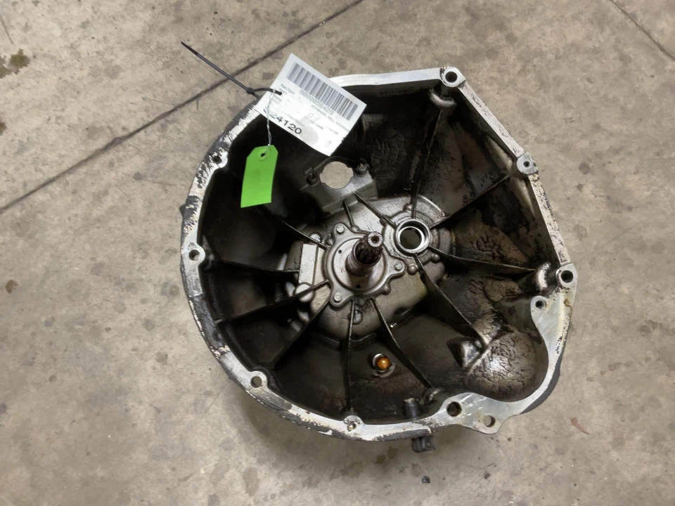 Carcasa de campana de transmisión delantera manual de 6 velocidades Jeep TJ Wrangler 2005-2006 046429 Foto 1 de 4