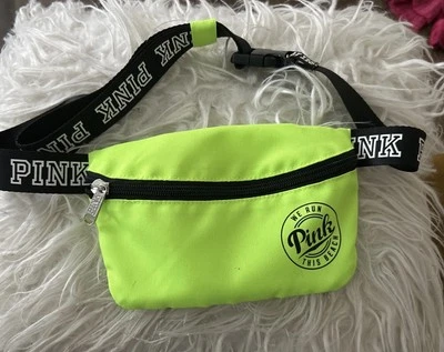 Riñonera/brossbody rosa Victoria’s Secret verde lima “We Run This Beach” Foto 1 de 4