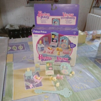 PRECIOUS PLACES village aux clefs magiques FISHER PRICE 1988 PLAYROOM FURNITURE - Photo 1/4