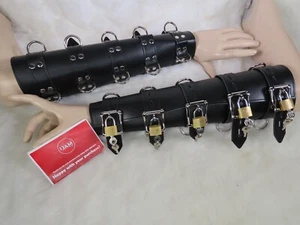 Armbinder Lieferung mit 10 Vorhängeschlössern Armschienen schwarz, Fesseln, Bondage - Bild 1 von 5