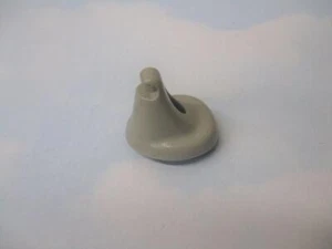 CHEVROLET TRAILBLAZER ENVOY SUN VISOR CEILING CLIP  "LT GRAY" 2006 to 2009 OEM - Picture 1 of 2