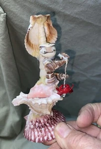 Vintage Phillipines Seashell Fisherman Catching Crabs - Picture 1 of 7
