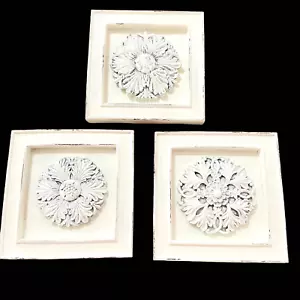 Conjunto de 3 decoraciones de pared de pintura de tiza blanca estilo granja cuadros adornados antiguos - Imagen 1 de 10
