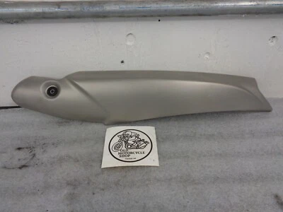 2016-2018 TRIUMPH SPEED TRIPLE 1050R & S OEM DOWNPIPE COLLECTOR CAT HEAT SHIELD - Imagem 1 de 4