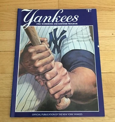 New York Yankees Official 1982 Scorebook & Souvenir Program Magazine v Mariners - Image 1 of 3