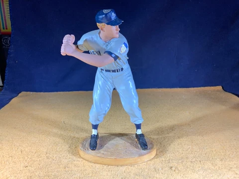 T8-74 HARTLAND BASEBALL STATUE - MICKEY MANTLE - FAY HALLIWELL -NO BOX BROKE BAT Cover