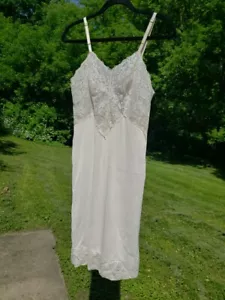 Vintage Vanity Fair Full Slip Nightgown Nylon Tricot 32 S Cream W/ Gorgeous Lace - Picture 1 of 13