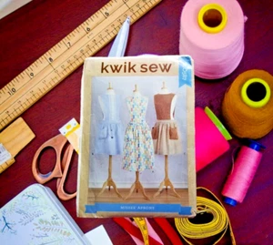 Kwik Sew Apron Sewing Pattern R10587 New Uncut 2 Styles Adult Free Shipping - Imagen 1 de 3