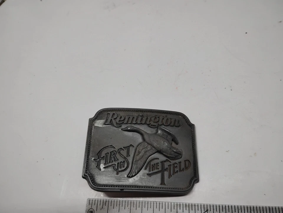 Fivela de cinto vintage Remington First In The Field Canadá ganso - Imagem 1 de 4