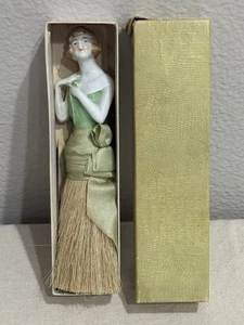 Scopa frusta mezza bambola vintage in scatola originale - Foto 1 di 6