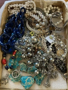 2.1Lb Fashion Jewelry Mix Juicy Hilfiger R Rose SaraC Disney Marvella 1928 RMN+ - Picture 1 of 12