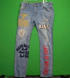 AKOO Jeans Herren 40 helle Waschung distressed Graffiti Grafik bestickt Denim - Bild 1 von 18
