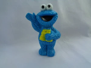 Henson Sesamstraße Kunststoff Krümelmonster mit Fernglas Figur oder Tortenaufleger - Bild 1 von 5