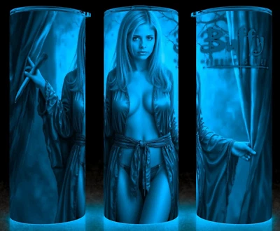 Brilla en la Oscuridad Buffy La Cazadora de Vampiros en Rojo Bata de Seda Taza Taza Vaso Foto 1 de 4