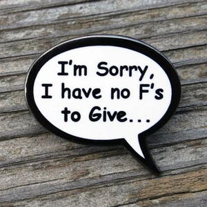 "No F's to Give"" Pin Esmalte Meme Divertida Sarcástica Solapa de Cómic de Uva de Robot - Imagen 1 de 1