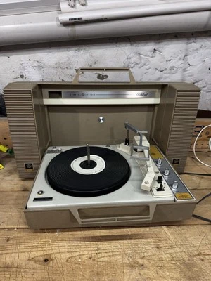 Vintage GE Wildcat Portable Record Player Solid State Turns On s Is - Image 1 of 4