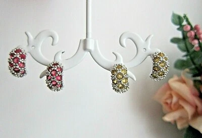 Pendientes de medio aro rellenos de oro con varias gemas. Foto 1 de 4