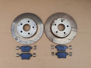 FORD MONDEO MK3 00-07 REAR BRAKE DISCS AND PADS NEARLY NEW - Picture 1 of 24