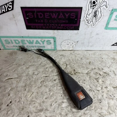 Receptáculo cinturón seguridad delantero izquierdo Mazda RX7 78-80 SA negro hebilla conductor Foto 1 de 4