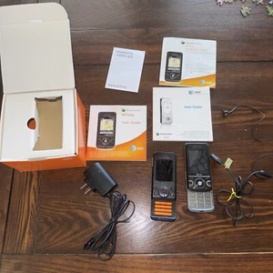 Lot Of 2 Sony Ericsson Walkman W580i Orange 2.0MP & W750a FOR REPAIR - Picture 1 of 18