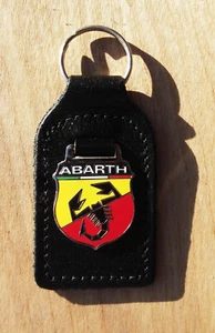 ABARTH OLDTIMER-SCHLÜSSELANHÄNGER, SCHWARZER LEDERANHÄNGER. - Bild 1 von 1