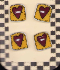 Konvolut 4 Vintage Keramik Knöpfe auf Original Karte Herzen rot gelb schwarz - Bild 1 von 2