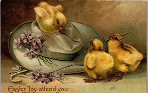 Postal de Pascua de colección lindos pollitos y gorro de Pascua cubierto de violeta arte internacional 1908 - Imagen 1 de 3