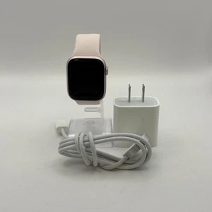 Apple Watch (seria 9) 41mm różowy aluminium (LTE) z różową pętlą solo - bardzo dobry  - Zdjęcie 1 z 5