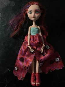 Ever After High Lizzie Hearts Doll - Picture 1 of 5