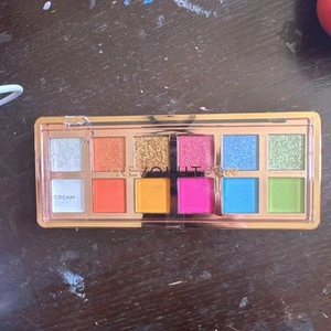 2x Revolution Beauty The Vibrant Icon Eyeshadow Palette - Picture 1 of 1