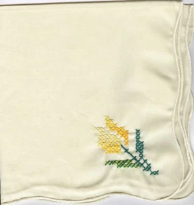 Bufanda de mesa bordada a mano con flor de tulipán amarillo. Juego de 2. ¡Hecho en Montana! - Imagen 1 de 1