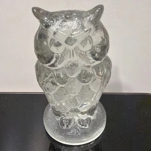 Vintage Clear Glass Big Eyed Owl Figure Paperweight, M In A Circle (Bottom&Back) - Picture 1 of 10