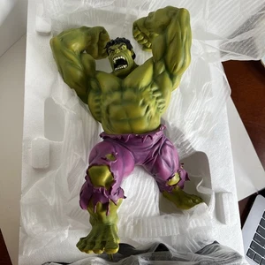 BOWEN DESIGNS INCREDIBLE HULK STATUE GREEN VERSION # 2233/2500 - Picture 1 of 23
