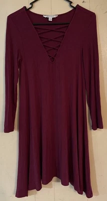 Vestido American Eagle Suave y Sexy Borgoña Tirantes Columpio Tejido Acanalado, Talla Pequeña Foto 1 de 4