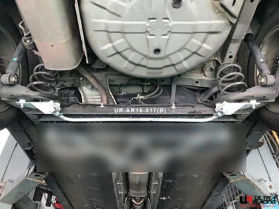 Barra estabilizadora trasera Ultra Racing 16 mm para NISSAN VERSA C11 1.8 '06-'12 (UR-AR16-517) Foto 1 de 4