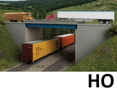 HO Modern Steel & Concrete Highway Overpass w/Pipe Rails - KIT - 933-4565 - Image 1 of 2