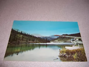 AEREO GALLEGGIANTE anni '60 su SUMMIT LAKE, ALASKA HIGHWAY BC. CARTOLINA D'EPOCA - Foto 1 di 1