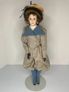 Botas de gamuza floreciente gris azul muñeca victoriana de porcelana 19 pulgadas - Imagen 1 de 7