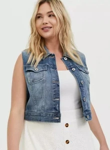 NWT Torrid Plus Size 4 4X 26 Crop Denim Vest - Medium Wash - Picture 1 of 5
