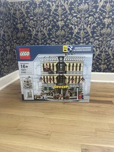 LEGO Creator Expert Grand Emporium 10211 Modular Building RETIRED Set Icons - Picture 1 of 6