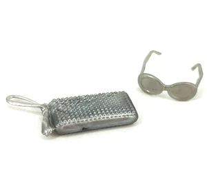LOTE de accesorios de moda para muñeca Barbie plateado cóctel fiesta cartera bolso y gafas de sol - Imagen 1 de 6