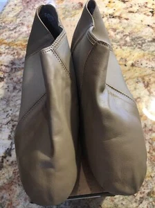 Tan Slip-On Split-Sole Jazz Shoes 10/12M Adult - Picture 1 of 3