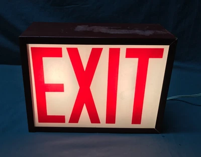 Lámpara de montaje en pared de salida artesanal ligera de metal de una cara de colección antigua 1536-25B Foto 1 de 4