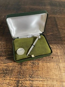 GEPUNZT STERLINGSILBER GOLFBALL MARKER UND DREHBLEISTIFT T-SHIRT - Bild 1 von 1