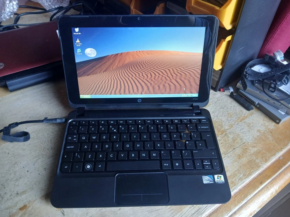 Nippy Windows XP 10" Widescreen HP Netbook--80GB HD + 1GB RAM + Charger (HP8) - Image 1 of 4