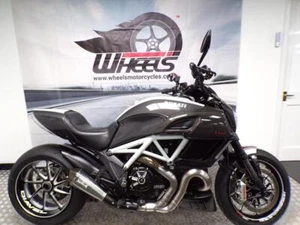 2014 DUCATI DIAVEL CARBON 1198cc WITH ONLY 13219 MILES FROM NEW - Picture 1 of 20