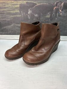KEEN Womens Akita Ankle Boots Brown Suede Wedge Pull On Med High Heel Sz 8.5