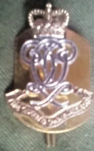 C1 1 X REPLICA MILITARY BADGE THE QUEENS OWN HUSSARS 4 CM - Picture 1 of 1