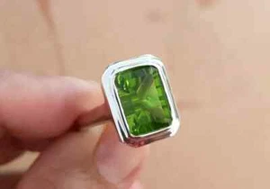 Anillo elegante de plata de ley 925 con piedras preciosas de peridoto de diseñador hecho a mano para mujer - Imagen 1 de 5