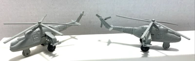 Lote de 2 helicópteros de combate militares de plástico gris 4-1/2" de largo Foto 1 de 4